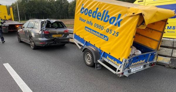 Ongeluk met meerdere autos op A1 bij Bathmen: rechterrijstrook dicht.