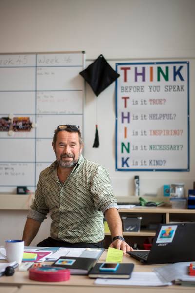 Stakingsdag voor leraren: de een op de barricaden, de ander achter het bureau