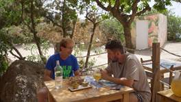 De Jordy ontmoet zijn grote held Dimitri Vegas in Ibiza