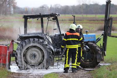 Tractor gaat in vlammen op in Zundert
