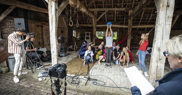 Geen eindmusical? Dan produceert groep 8 van school in Reutum gewoon een spannende film - Tubantia