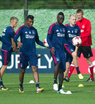 Sánchez traint weer mee bij Ajax