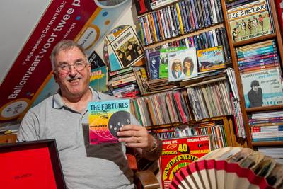 Muziekfanaat Jan heeft bijna 1000 oude singletjes: ‘Het krakende geluid van vinyl is heerlijk’