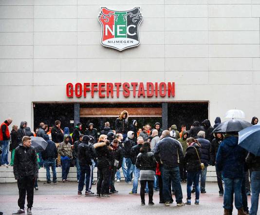 Help De Hooligans Grijpen De Macht Nederlands Voetbal Ad Nl