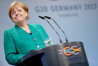 Merkel in visnetkousen is videohit