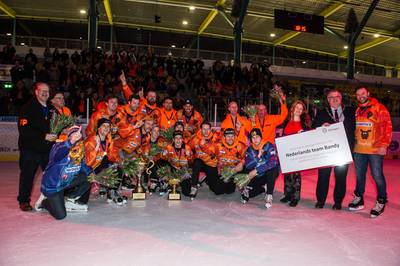 Bandykampioenen onthaald als superhelden na zege in China