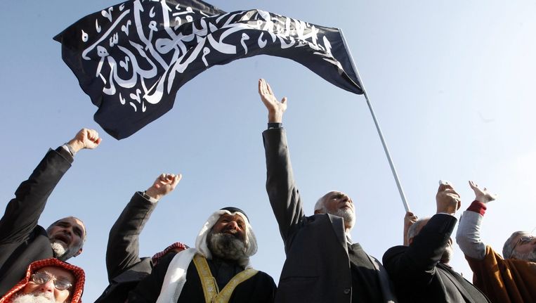 Jordaanse en Syrische aanhangers van Hizb ut Tahrir, vorig jaar bij een betoging in Amman. Beeld epa