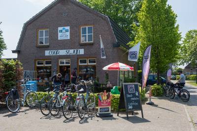 Na iedere persconferentie regende het annuleringen in Leenderstrijp, maar ze houden de moed erin