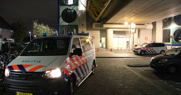 Ga er voor het gemak vanuit dat de dader niet in het bezit is van een blanke huidskleur. .