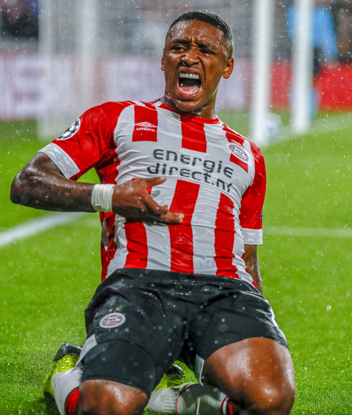 Steven Bergwijn ondertekent zijn nieuwe contract bij PSV ...