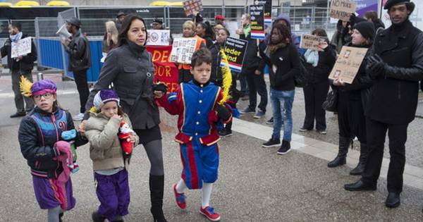 Grimmig Protest Bij Zapp Sinterklaasfeest Jaarbeurs Utrecht Ad Nl