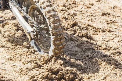 Gemeente Moerdijk neemt maatregelen tegen illegale motorcrosswedstrijden