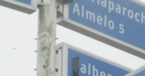 Provincie Overijssel vervangt bord met spelfout 'Aalbergen' | Tubbergen - Tubantia