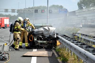 Verkeersproblemen door brandende auto op A12 in Arnhem