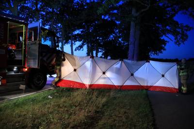 Vrouw komt om bij ernstig ongeval in Wekerom, man zwaargewond