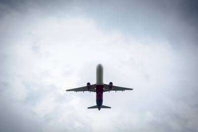 Jeroen en Franka zetten zich schrap voor noodlanding tijdens vlucht naar Eindhoven: ‘Ze riepen om dat de motor was uitgevallen’