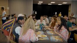 K3 draait de rollen om en prankt Wout van FC Prankers