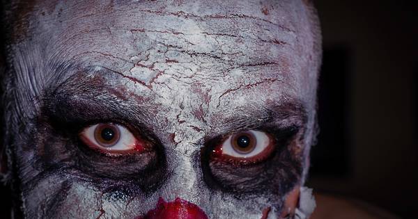 Bloeddorstige nar in bossen bij Raamsdonk tijdens spannende Halloweentocht