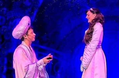 Quand Aladdin demande Jasmine en mariage devant un public charmé