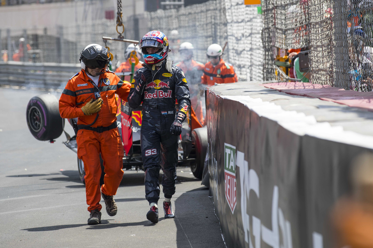 Verstappen start vanuit pit na crash in kwalificatie | Het ...