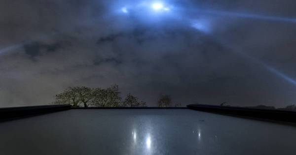Piramide van licht boven de Achterhoek | Oude IJsselstreek - De Gelderlander
