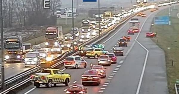 Auto's botsen op elkaar op A12 bij Duiven: lange file vanaf Arnhem-Noord