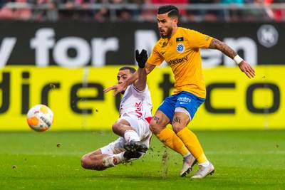 De Graafschap-trainer De Jong gooit roer weer om; reserverol dreigt voor Tutuarima