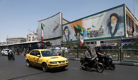Duizenden Iraniërs zonder water na Amerikaanse aanvallen, Iran bestookt Amerikaanse basissen in Golfregio
