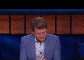Beau van Erven Dorens in tranen tijdens item over nieuwe documentaire Peter R. de Vries