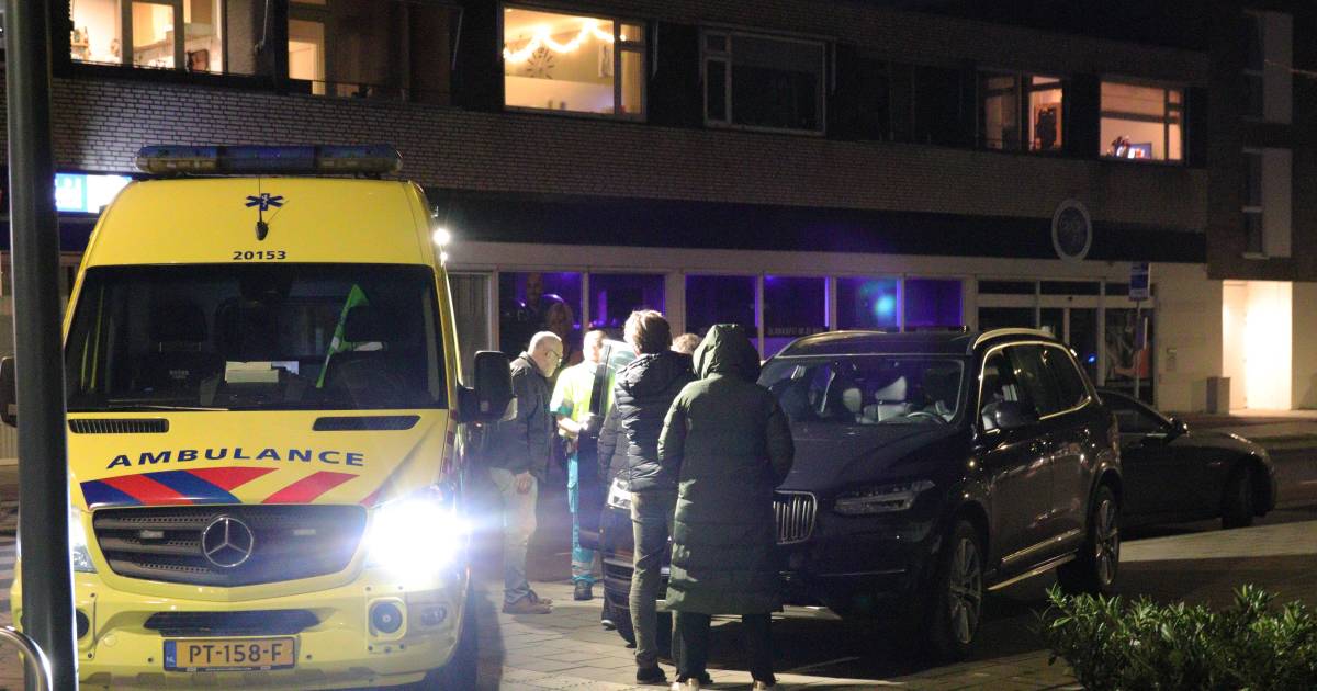 Vrouw aangereden nadat ze uit auto stapte in Wanroij, slachtoffer met spoed naar ziekenhuis.