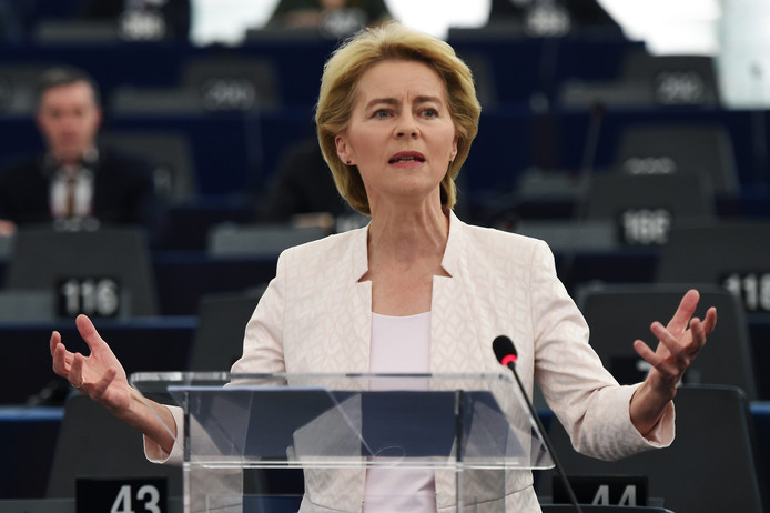 Ursula von der Leyen: ,,Trots dat hier eindelijk een vrouw staat.â€