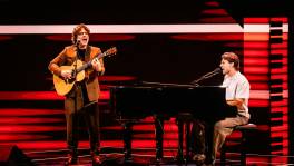 Zo klinkt ‘Here In My Arms’ gebracht door Bernard en Jasper