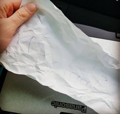 Dreigende zelfmoord: passant baalt van 'asociaal' geparkeerde ambulance