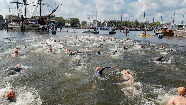 De Amsterdam City Swim in 2017 Beeld ANP