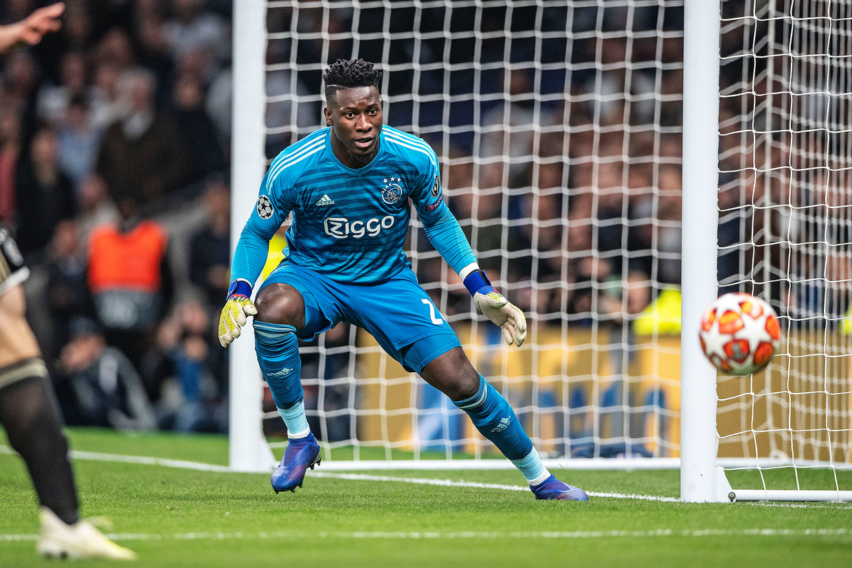 Ajax-keeper Onana: bescheiden, maar vol flair op het veld | De Volkskrant