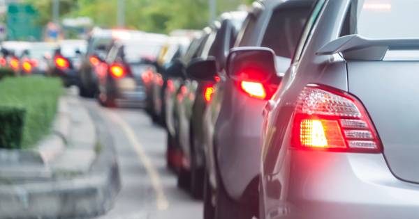 Kratten frisdrank op A59 bij knooppunt Zonzeel