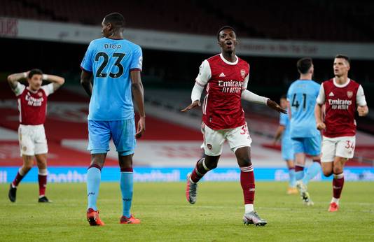 Eddie Nketiah redt Arsenal, weer zeven goals bij duel &hellip;