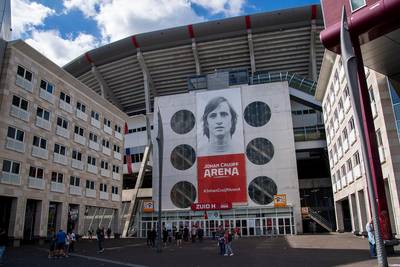 Politie onderzoekt oorzaak hartaanval van Ajax-steward in Arena