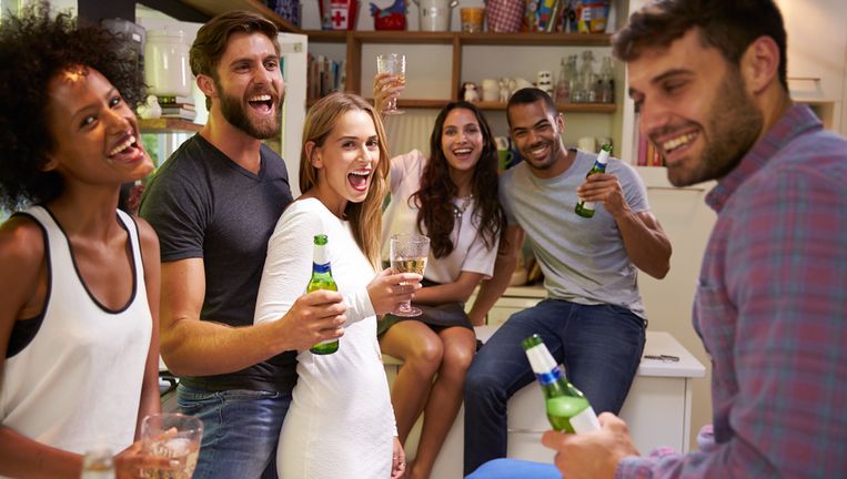 Feestje Vanavond Deze Formule Berekent Hoeveel Drank Je Moet