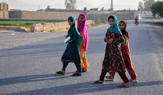 Taliban verbiedt ook ‘intieme’ stem van Afghaanse vrouwen: alleen echtgenoot en familie mogen vrouw horen praten of zingen