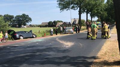 Lichtgewonde en auto in de sloot bij botsing op Lunterseweg