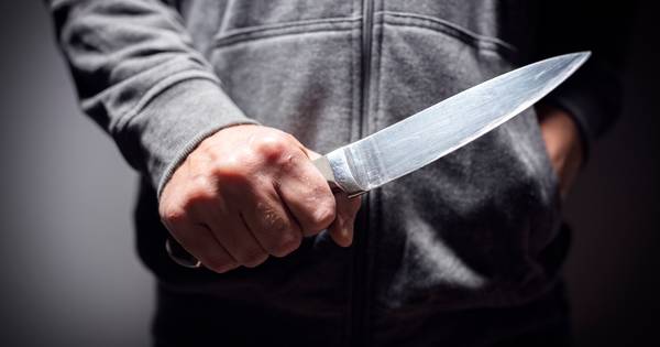 Man uit Raamsdonksveer rijdt door Teteringen met drie messen en een wapenstok in zijn auto