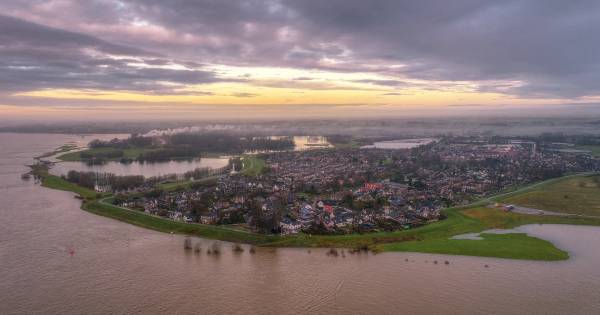 Grondradar onderzoekt het fundament van de dijkwegen tussen Waardenburg en Gorinchem - BD.nl
