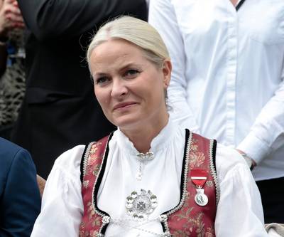 Kroonprinses Mette-Marit onder het mes