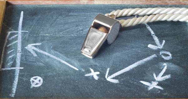 16-jarige scheidsrechter Tjeu van Rijsewijk is de beste man van het veld bij HRC'14 - Maaskantse Boy