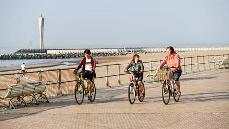 Wordt het straks 'kom uit uw kot'? Waarom het strand veiliger is dan het kantoor
