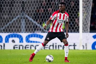 Isimat wil doorgaan bij PSV: 'Wij praten niet, wij play'