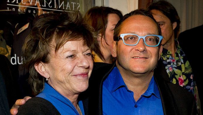 Schrijvers Trekken Tenue Amicale Uit De Kast Voor Boekenbal Show Ed Nl