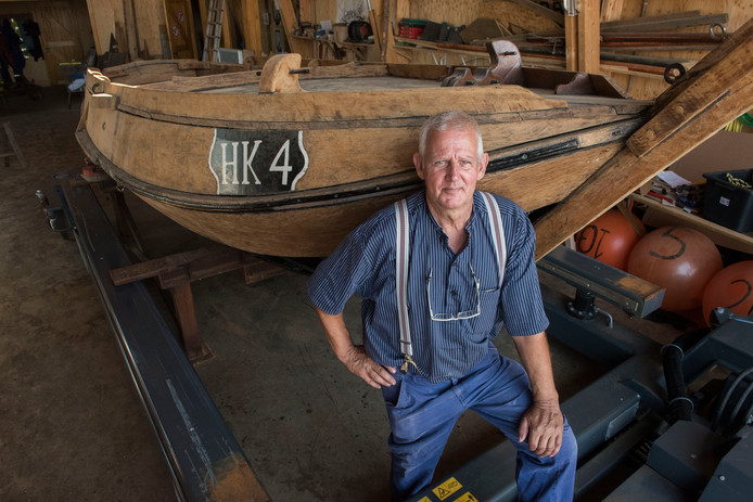 Scheepstimmerman Willem Timmer heeft zich voor de Botterstichting Harderwijk volledig op de restauratie bij de HK4 gestort.