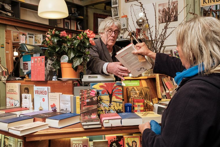 Ton Schimmelpennink krijgt onderscheiding voor literaire inzet Weteringbuurt